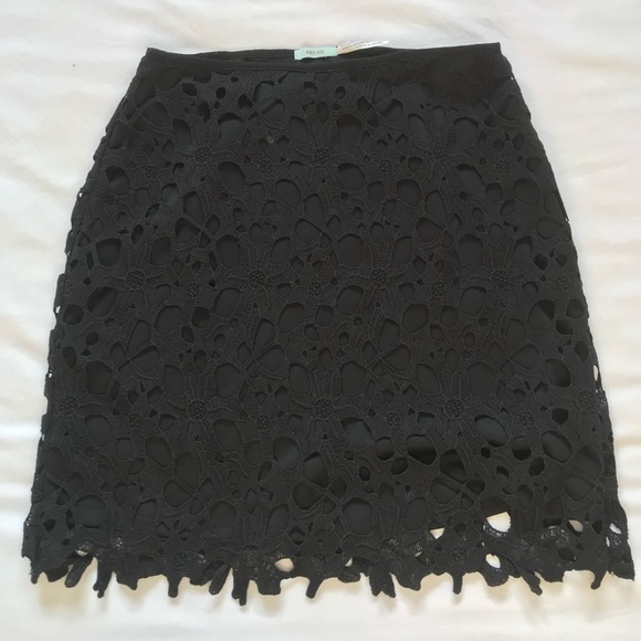 Lace/crochet black mini skirt - Picture 2 of 4